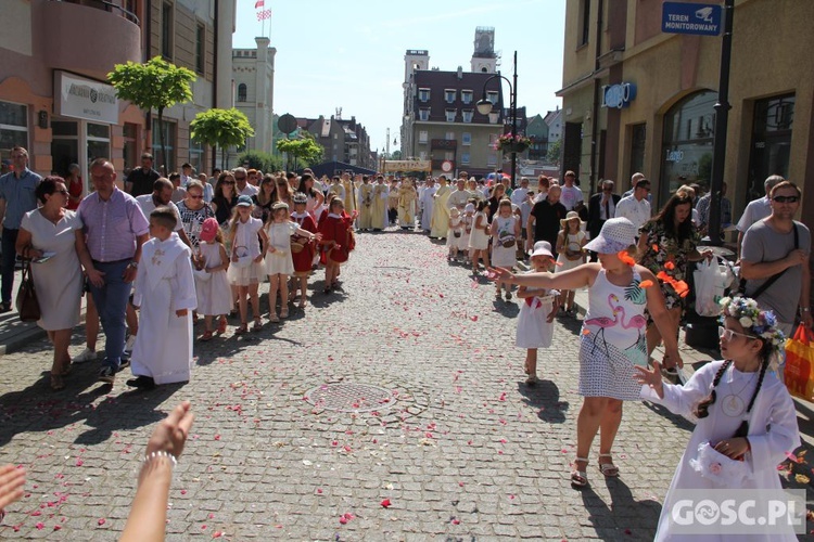 Procesja Bożego Ciała na ulicach Głogowa