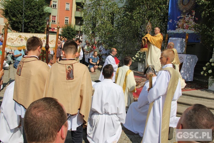 Procesja Bożego Ciała na ulicach Głogowa