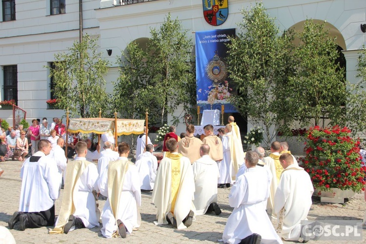 Procesja Bożego Ciała na ulicach Głogowa