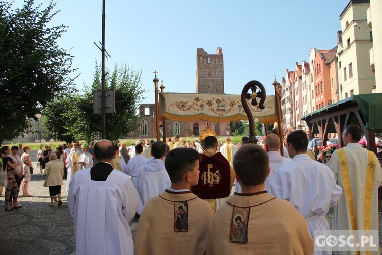 Procesja Bożego Ciała na ulicach Głogowa