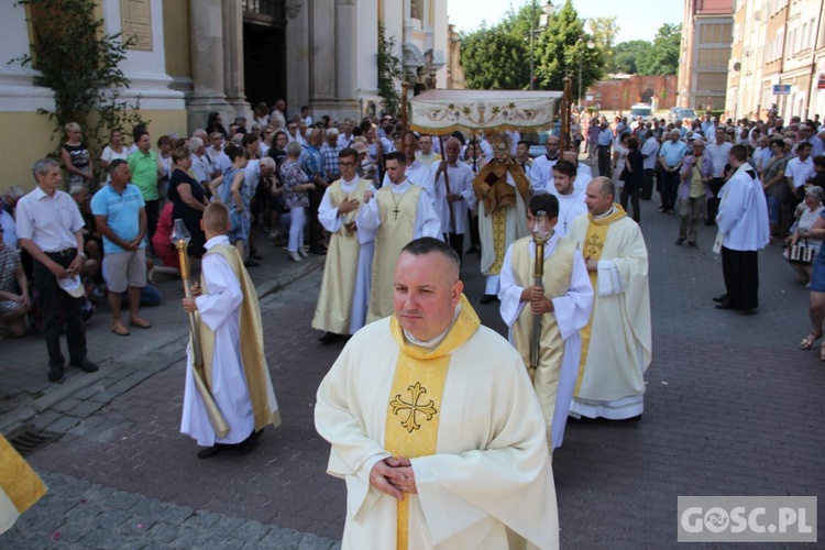 Procesja Bożego Ciała na ulicach Głogowa