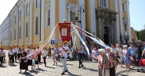 Procesja Bożego Ciała na ulicach Głogowa