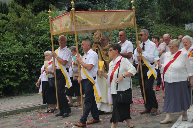 Procesja parafii Chrystusa Króla i św. Barbary