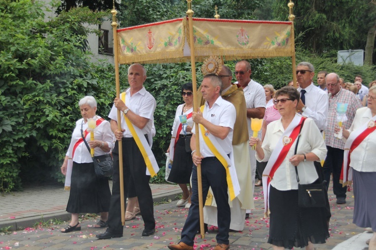 Procesja parafii Chrystusa Króla i św. Barbary