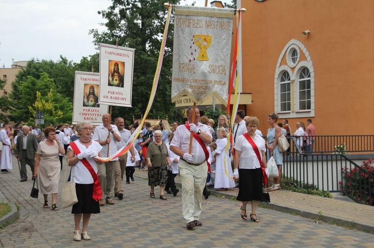 Procesja parafii Chrystusa Króla i św. Barbary