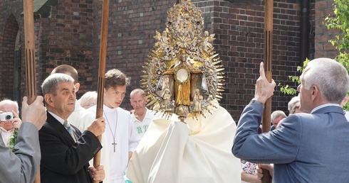 Gliwice. Pytania i odpowiedzi z procesji Bożego Ciała: Co wybieram, co robić, jak żyć? 