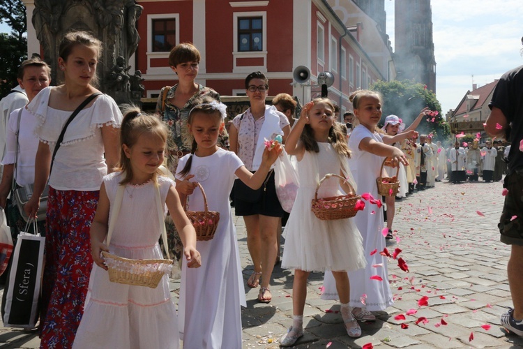 Centralna procesja Bożego Ciała we Wrocławiu 2019