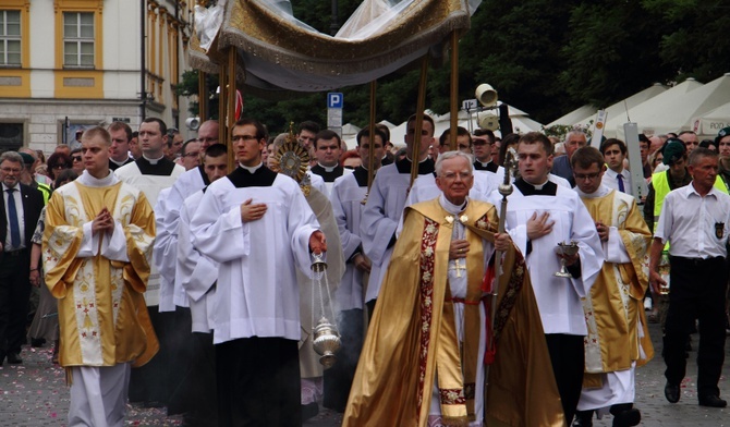 Abp Jędraszewski: Karta LGBT i instrukcje WHO uderzają w prawdę o człowieku, małżeństwie i rodzinie