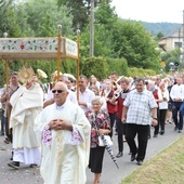 W procesji z Najświętszym Sakramentem przeszli ulicami Łodygowic.