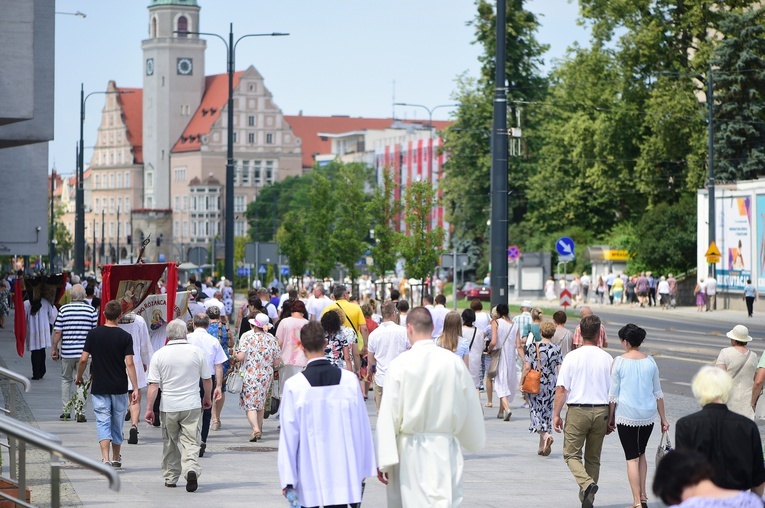 Olsztyn. Centralna procesja Bożego Ciała