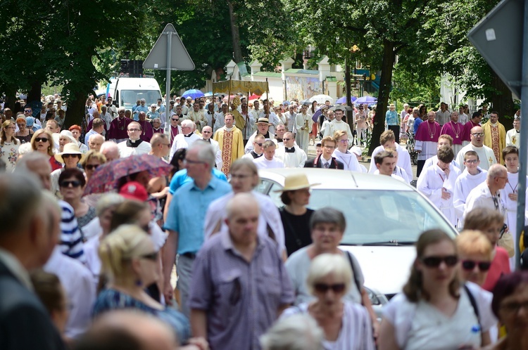 Olsztyn. Centralna procesja Bożego Ciała