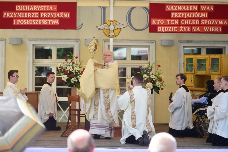 Olsztyn. Centralna procesja Bożego Ciała