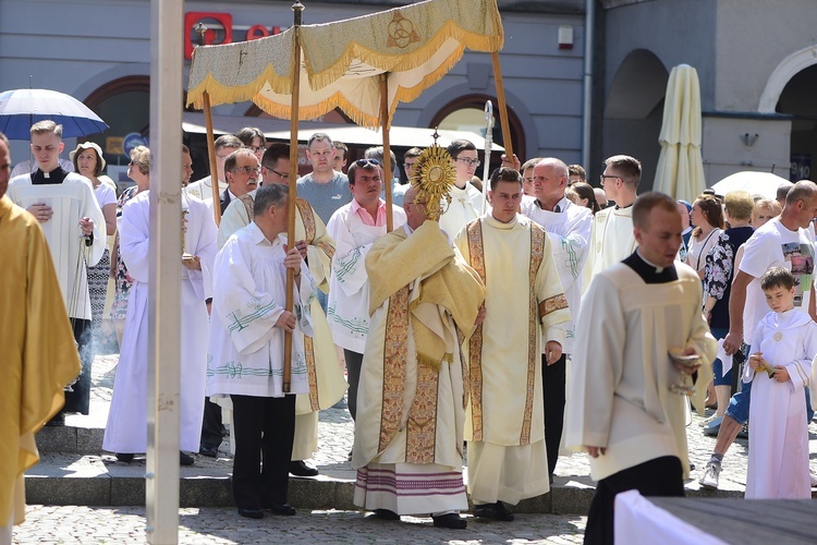 Olsztyn. Centralna procesja Bożego Ciała