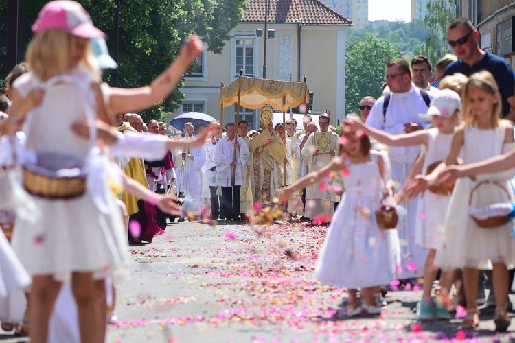 Olsztyn. Centralna procesja Bożego Ciała