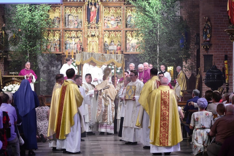 Olsztyn. Centralna procesja Bożego Ciała