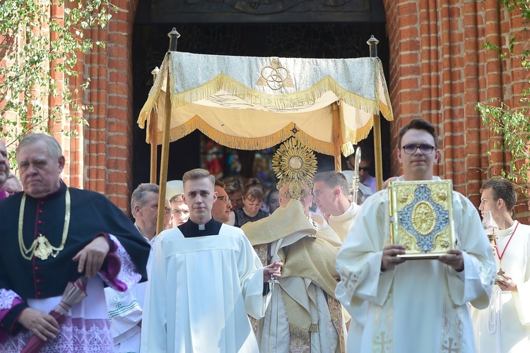 Olsztyn. Centralna procesja Bożego Ciała