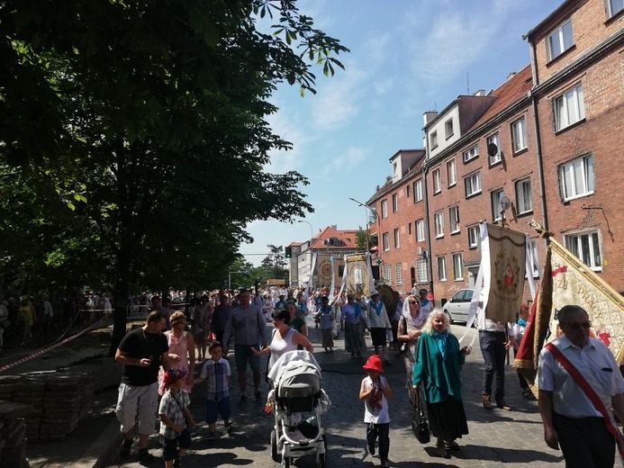 Procesja Bożego Ciała w parafii pw. św. Klemensa Dworzaka we Wrocławiu