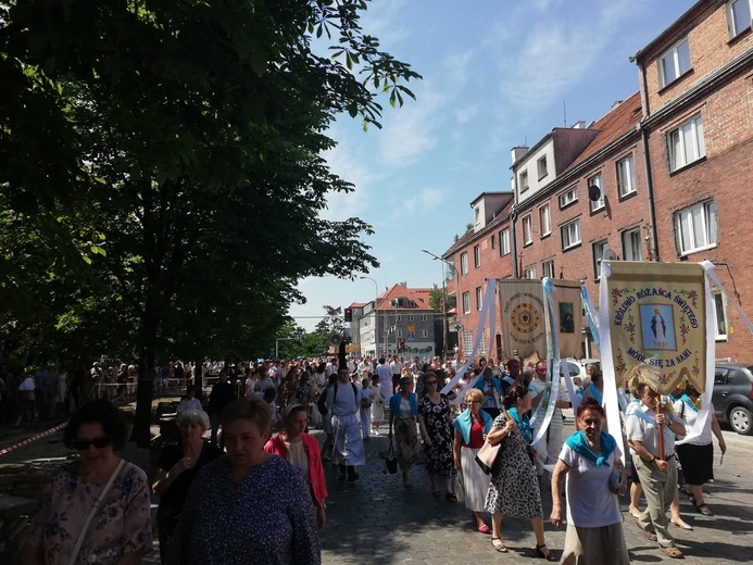 Procesja Bożego Ciała w parafii pw. św. Klemensa Dworzaka we Wrocławiu