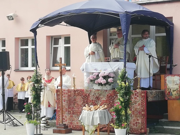 Procesja Bożego Ciała w parafii pw. św. Klemensa Dworzaka we Wrocławiu