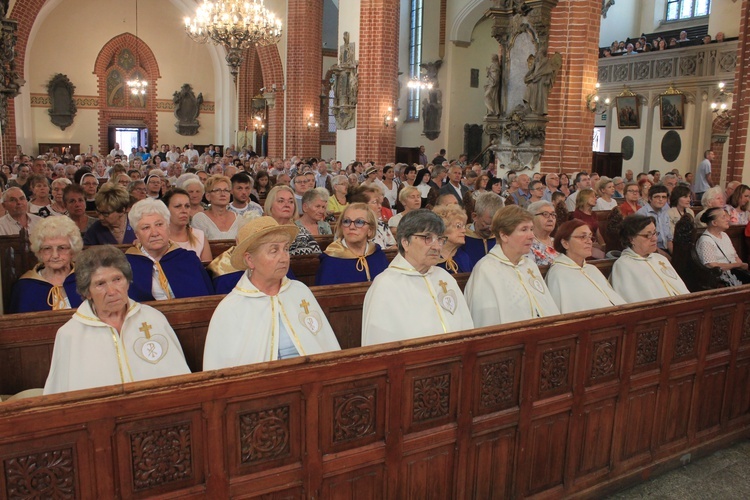 Miejska procesja eucharystyczna w Legnicy