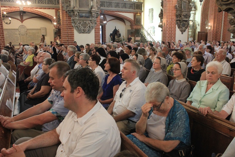 Miejska procesja eucharystyczna w Legnicy