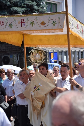 Procesja Bożego Ciała w parafii pw. św. Jana Apostoła we Wrocławiu-Zakrzowie