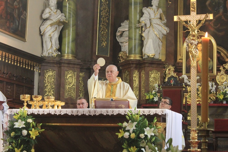 Miejska procesja eucharystyczna w Legnicy