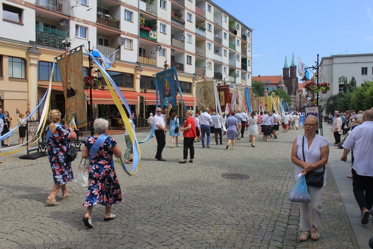 Miejska procesja eucharystyczna w Legnicy