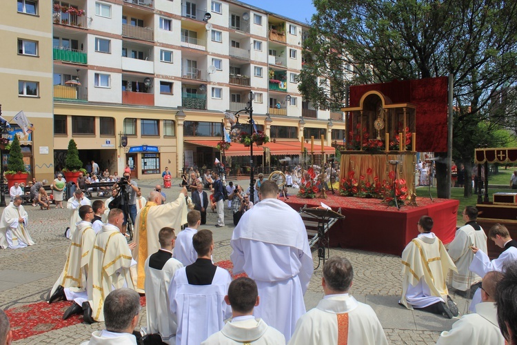 Miejska procesja eucharystyczna w Legnicy