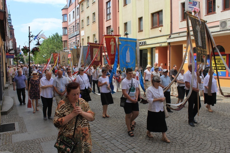 Miejska procesja eucharystyczna w Legnicy