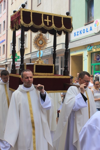 Miejska procesja eucharystyczna w Legnicy