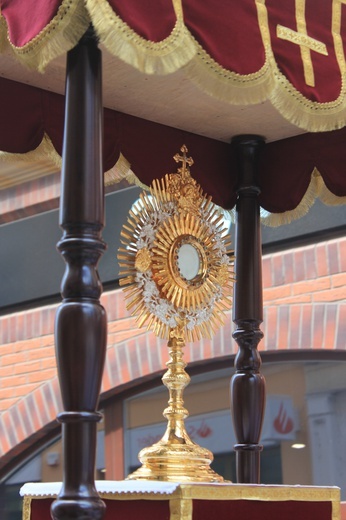 Miejska procesja eucharystyczna w Legnicy