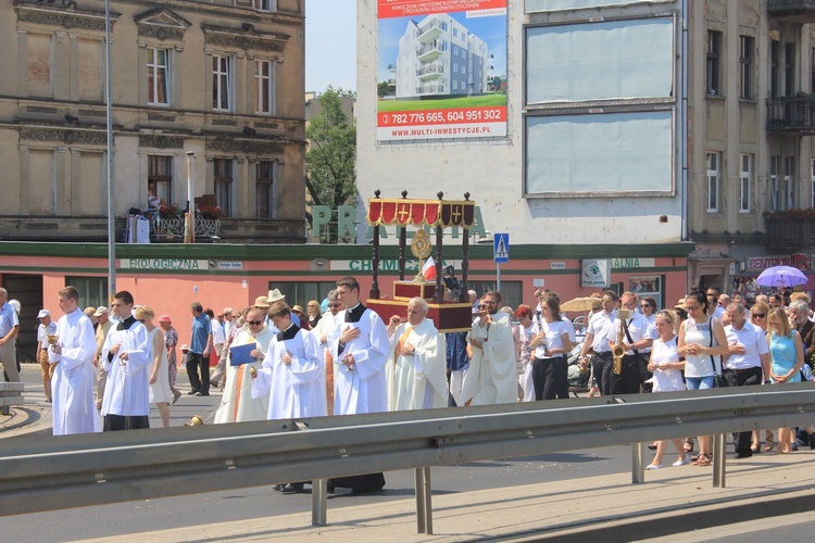 Miejska procesja eucharystyczna w Legnicy