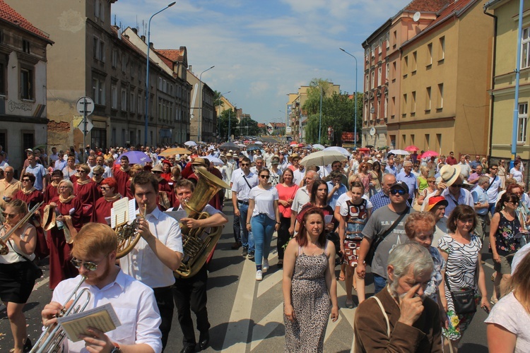 Miejska procesja eucharystyczna w Legnicy