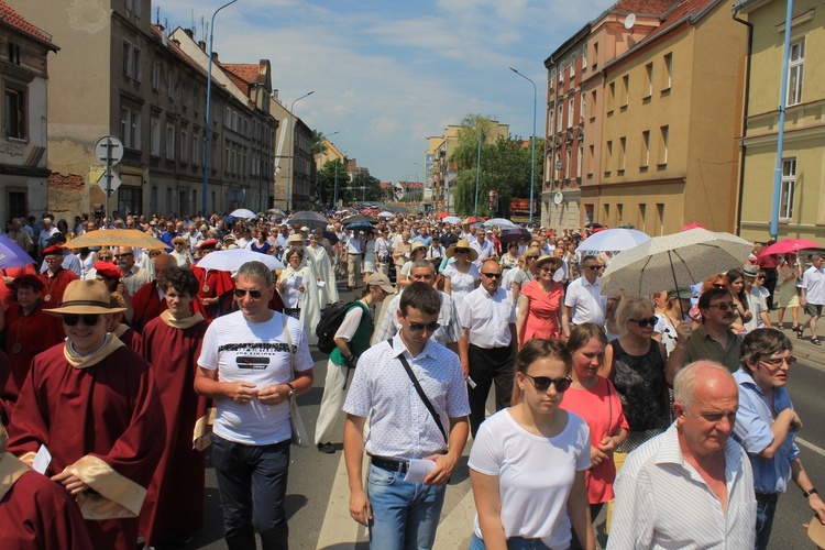 Miejska procesja eucharystyczna w Legnicy