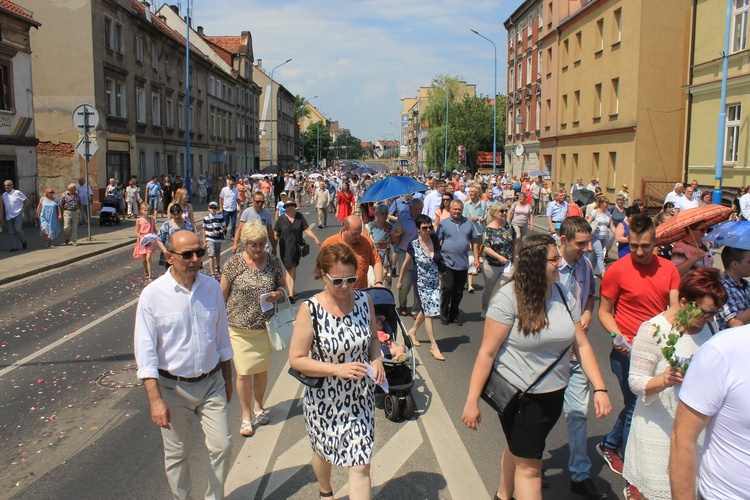 Miejska procesja eucharystyczna w Legnicy