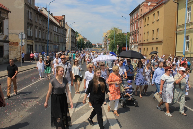 Miejska procesja eucharystyczna w Legnicy