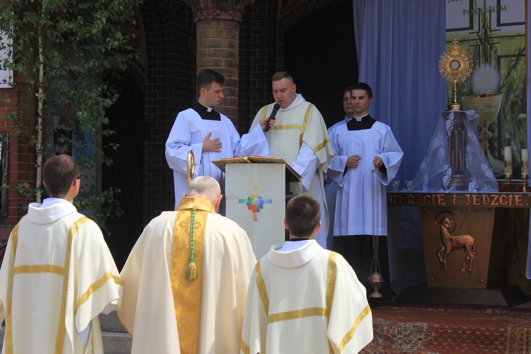 Miejska procesja eucharystyczna w Legnicy