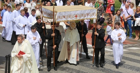 Abp Skworc: Dzięki postawie adoracji stajemy się jedno z Chrystusem