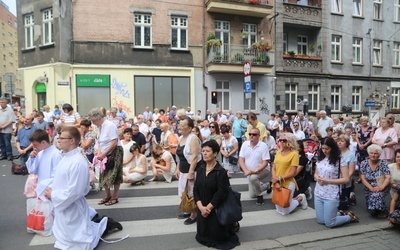 Katowice. Ulicami śródmieścia przeszła centralna procesja Bożego Ciała