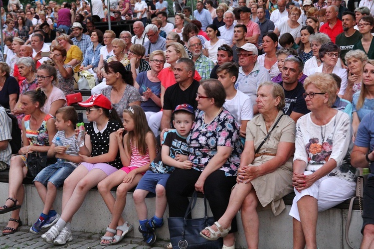 Koncert uwielbienia nad stawami w Oleśnicy