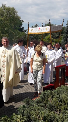 Procesja Bożego Ciała w parafii pw. Andrzeja Apostoła we Wrocławiu-Stabłowicach