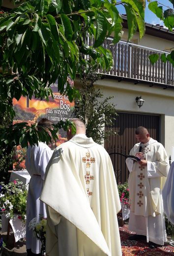 Procesja Bożego Ciała w parafii pw. Andrzeja Apostoła we Wrocławiu-Stabłowicach