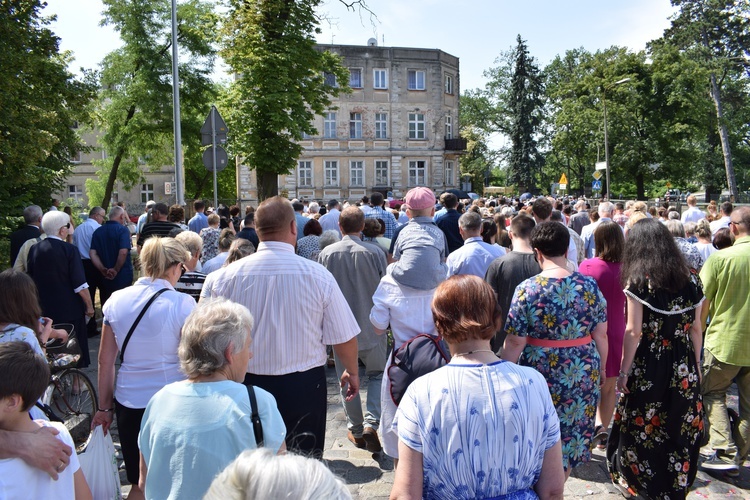 Procesja Bożego Ciała w parafii pw. św. Jadwigi Śląskiej we Wrocławiu-Leśnicy