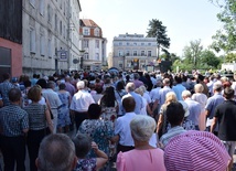 Procesja Bożego Ciała w parafii pw. św. Jadwigi Śląskiej we Wrocławiu-Leśnicy