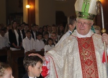 Eucharystię dla uczniów "Klasyka" odprawił bp senior Józef Zawitkowski