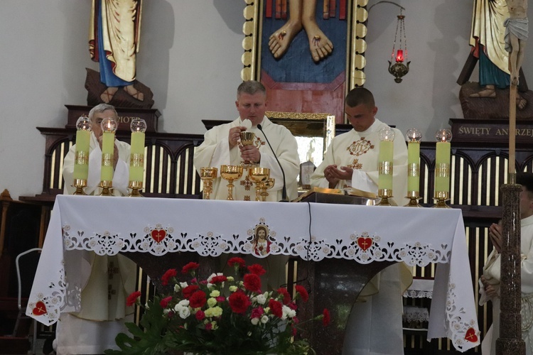 Procesja Bożego Ciała w parafii pw. Andrzeja Apostoła we Wrocławiu-Stabłowicach