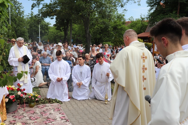 Procesja Bożego Ciała w parafii pw. Andrzeja Apostoła we Wrocławiu-Stabłowicach