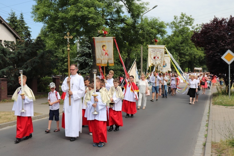 Procesja Bożego Ciała w parafii pw. Andrzeja Apostoła we Wrocławiu-Stabłowicach