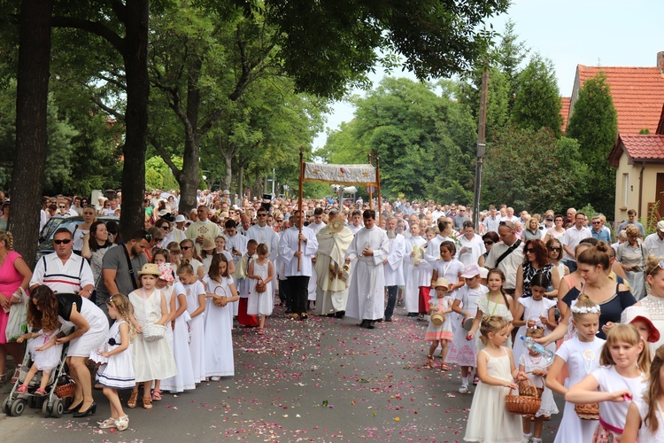 Procesja Bożego Ciała w parafii pw. Andrzeja Apostoła we Wrocławiu-Stabłowicach